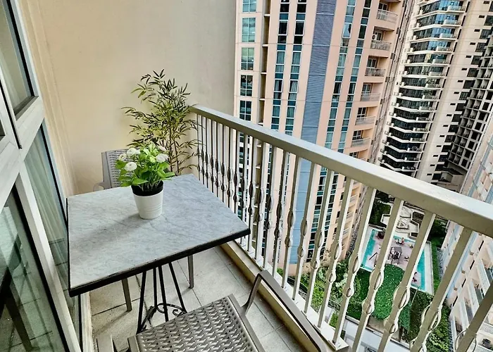 Cozy At Venice Luxury Bgc Apartment