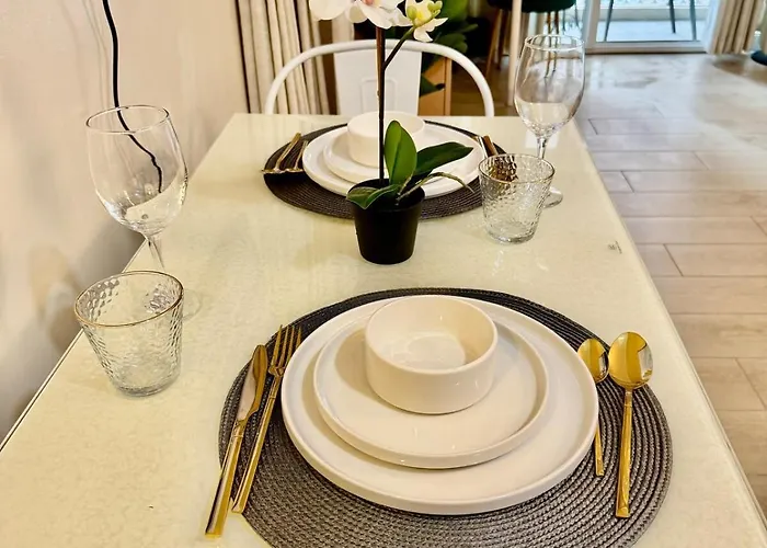 Apartment Cozy At Venice Luxury Bgc *